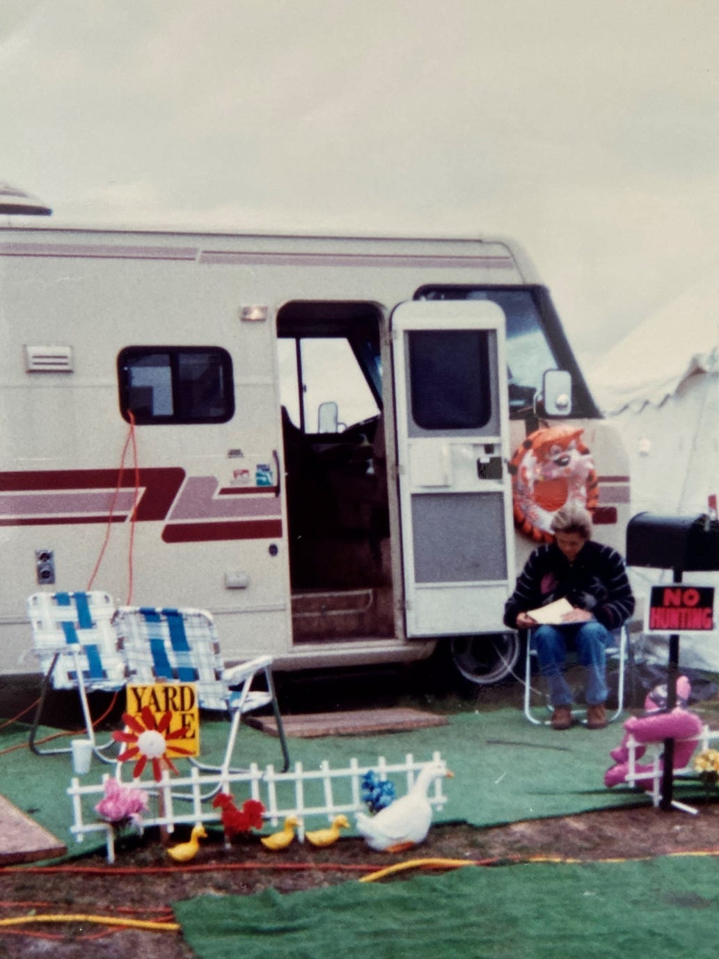Settling in: some reporters made themselves at home in the media village near Waco. Picture by author