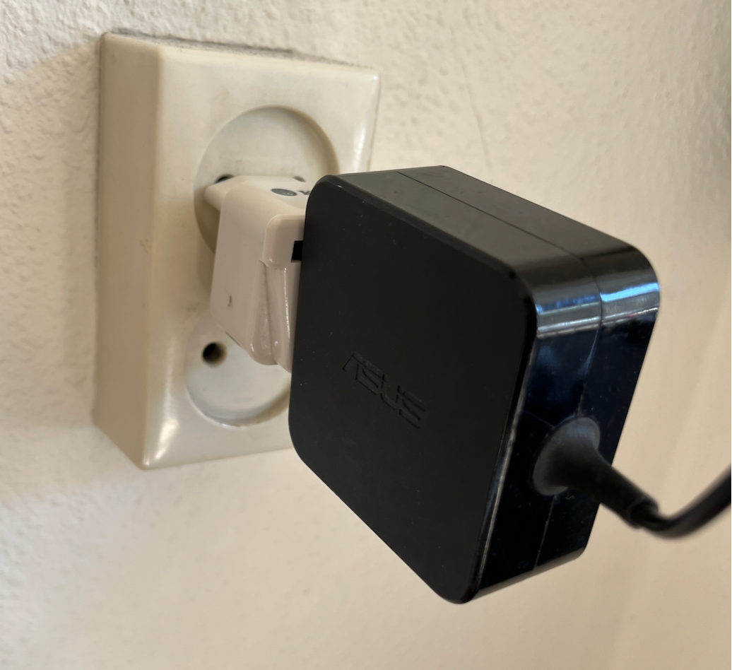 Power plug standard in the Netherlands Ananas Blauw Medium