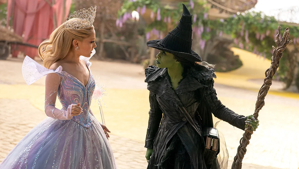 Ariana Grande e Cynthia Erivo em cena de “Wicked: For Good” | Reprodução: Universal Pictures