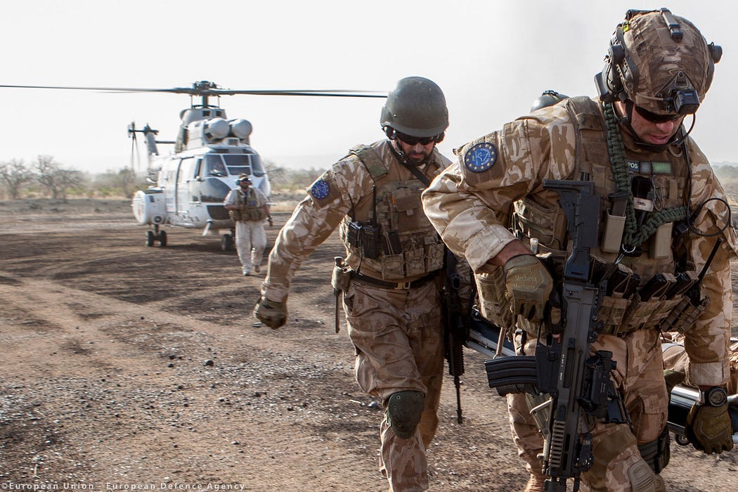 Des troupes de l’Union européenne lors d’une opération de sécurité dans la région du Sahel.