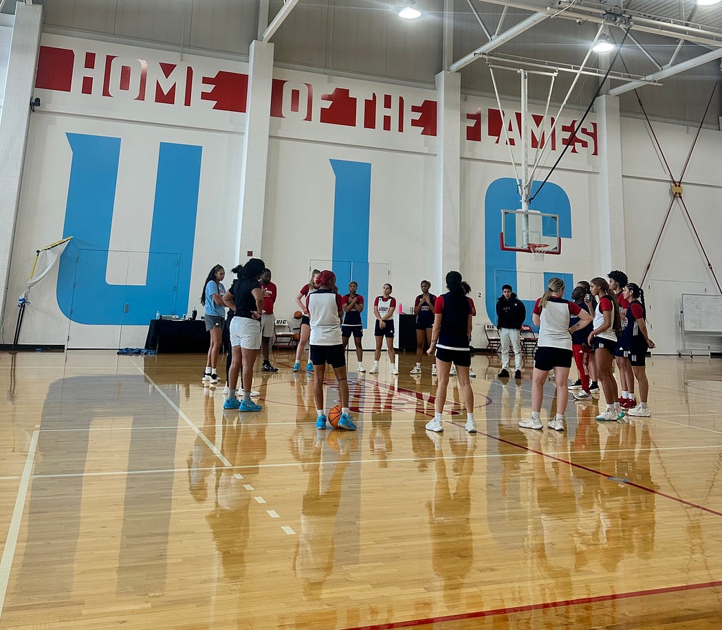 UIC Women’s Basketball, are in practice as they gather more momentum towards the season. Jessica Corrahers, Senior at UIC, is part of the NIL and was offered the opportunity to play for UIC this season, She was originally playing for Indiana University Northwest. (Photo/Jorge Velasquez Soriano)