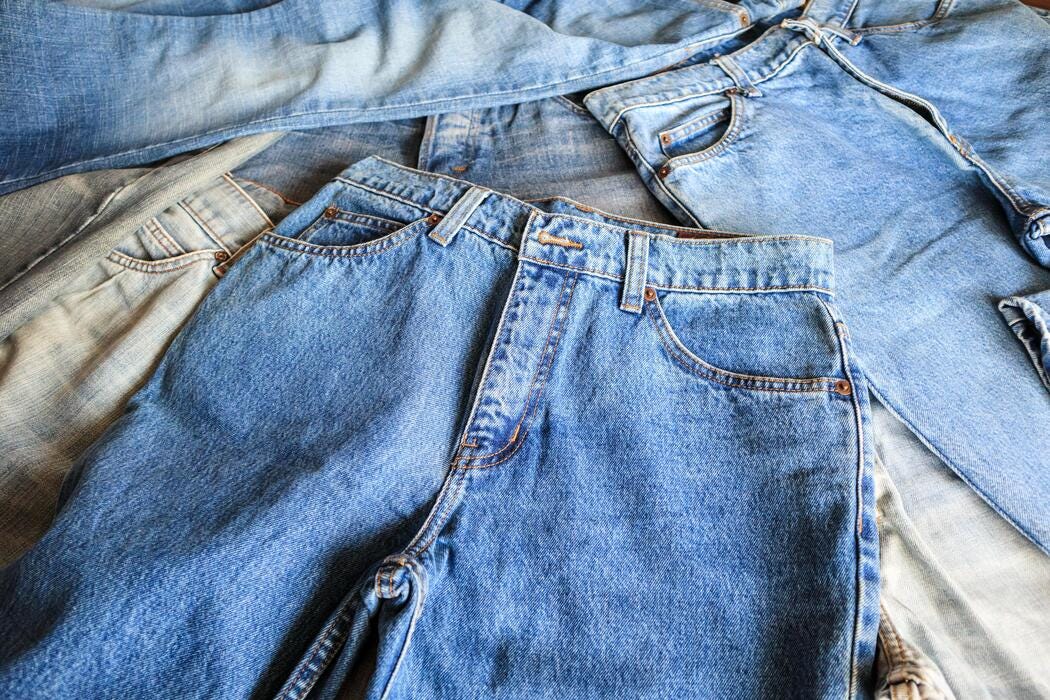 Unybwonn Straight Leg Jeans vs.