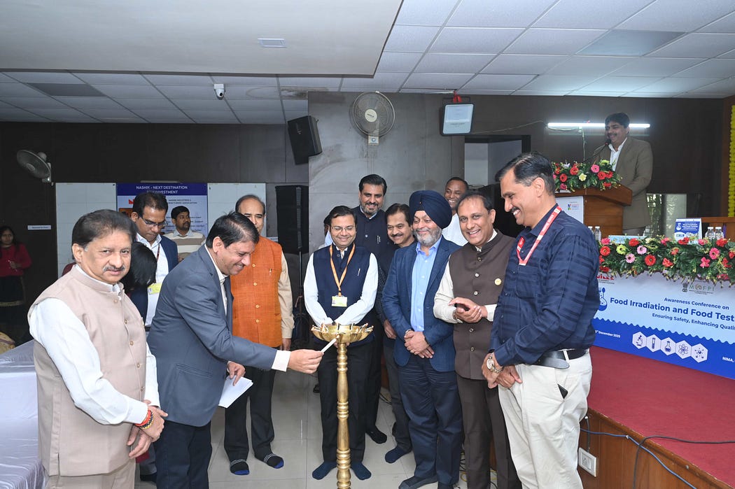 Shreekant Patil Led the Path for Nashik’s Food Industry Growth: Vision, Food Testing Labs, & Modern Technologies at Nashik श्रीकांत पाटील यांच्या नेतृत्वाखाली नाशिक अन्न उद्योगांच्या विकासासाठी हा कार्यक्रम आयोजित केला गेला. या कार्यक्रमात अन्न प्रक्रिया पायाभूत सुविधांच्या बळकटीसह नाशिकमध्ये अन्नचाचणी लॅब व अन्य तांत्रिक सुविधांची उभारणी गती देण्यावर भर देण्यात आला. https://www.freepressjournal.in/pune/nashik-centre-urges-nashik-industries-to-leverage-food-processing-schemes-nima-pushes-for-tes