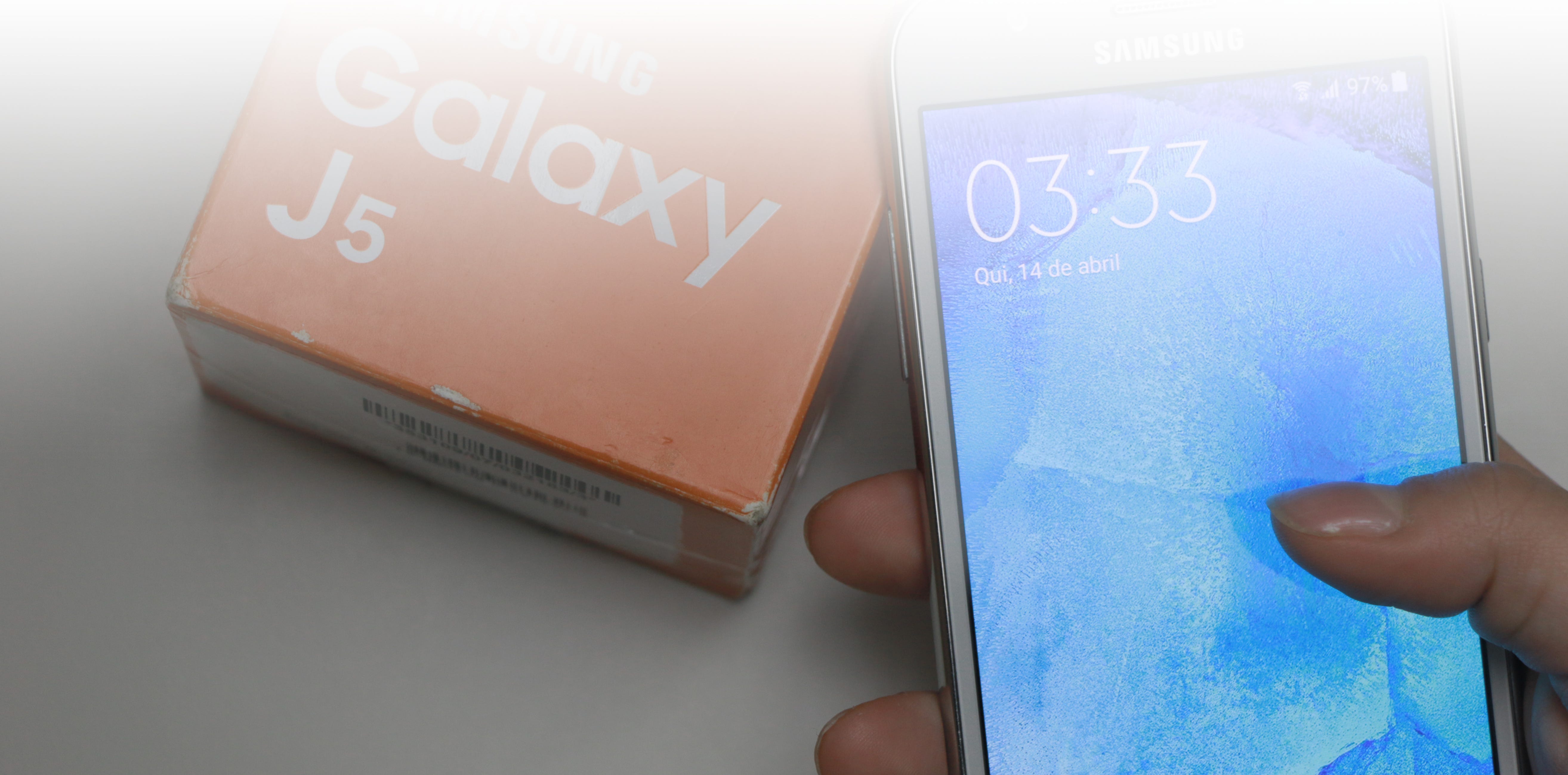 Resenha Smartphone Samsung Galaxy J5, by Stella Dauer