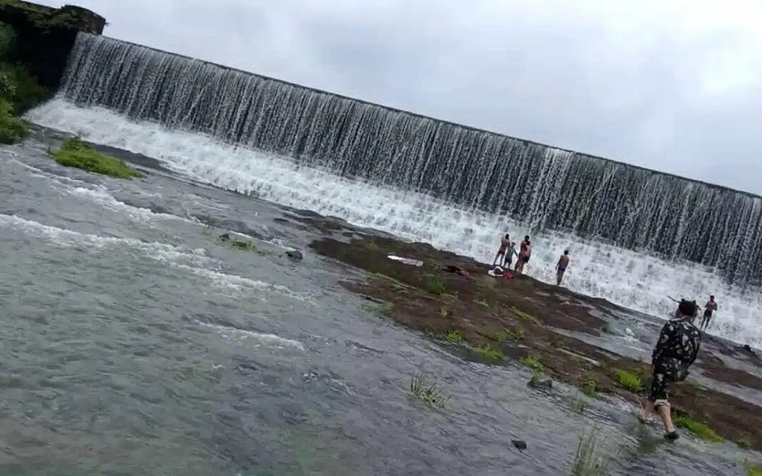 Khandari Waterfall Jabalpur and khandari lake by Daastanemusafir
