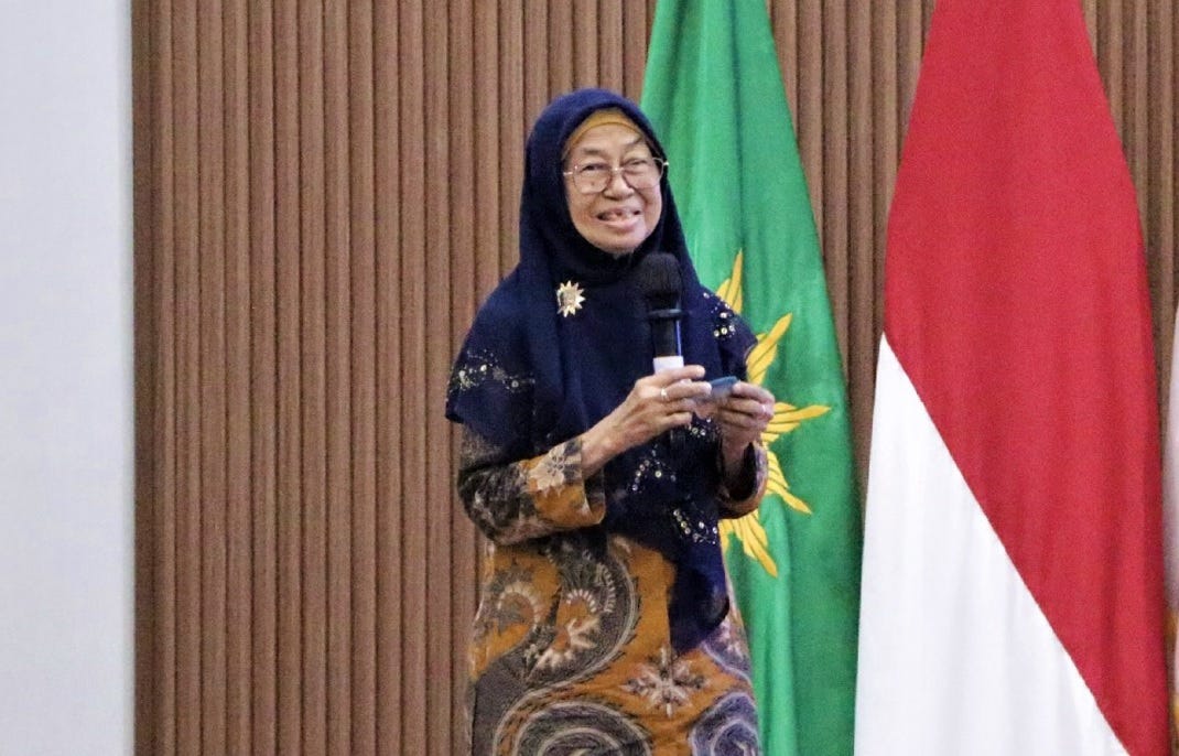 Semangat Tak Lekang Usia, Nur Fajriah Jadi Teladan Generasi Muda
