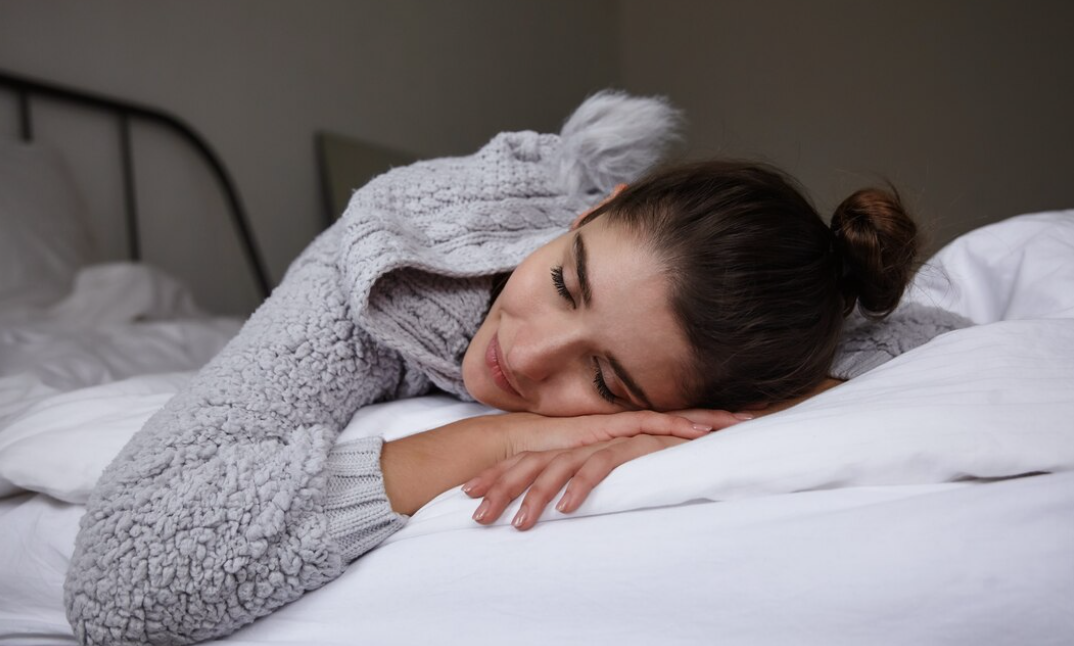 Does Cold Weather Help You Sleep Better? by Refresh Mattress Medium
