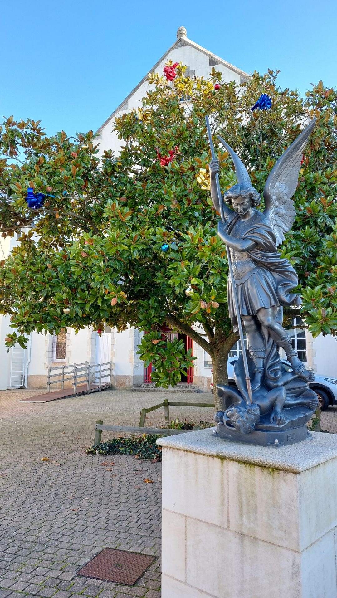 france-population-wants-st-michael-statue-to-remain-in-public-square