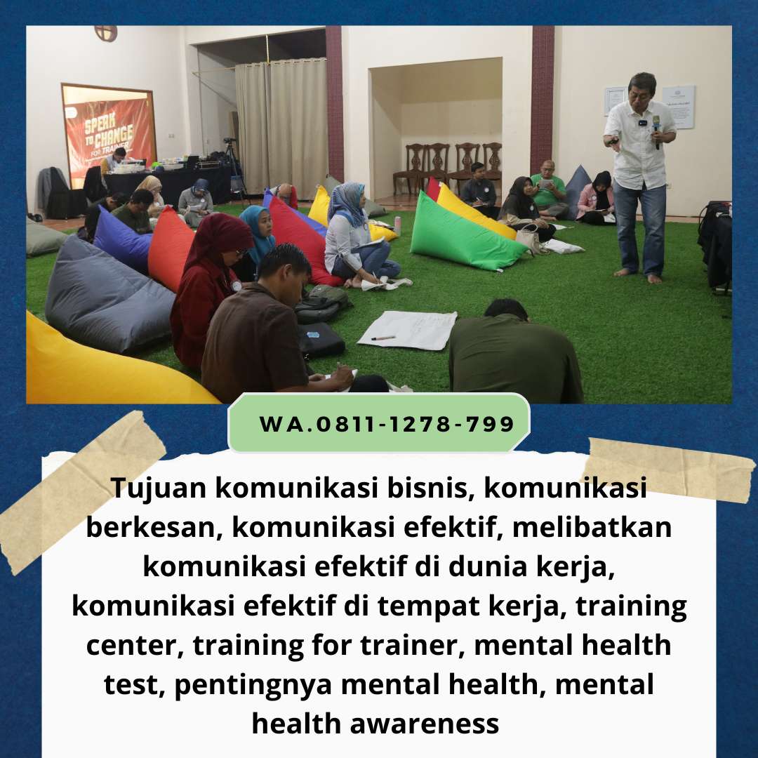 Peserta pelatihan kreativitas bersama trainer ahli