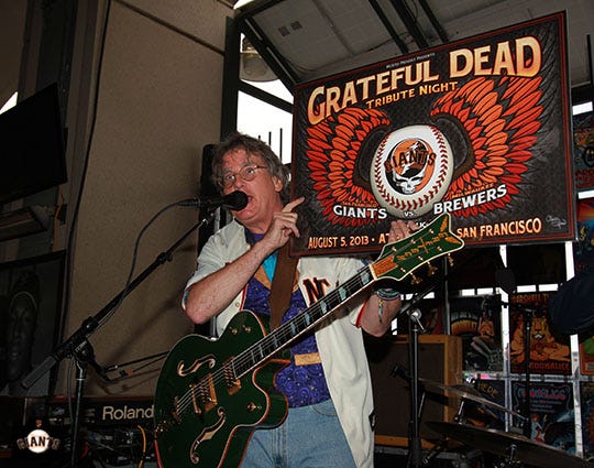 Bob Weir, Bill Walton and Trixie Garcia ring in Grateful Dead Tribute Night  at AT&T Park