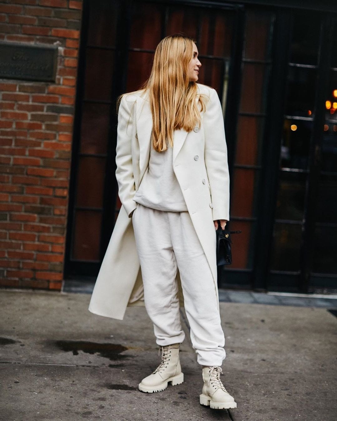 Sweatpants and Trench Coat: The Unexpected Fashion Pairing for Spring ...