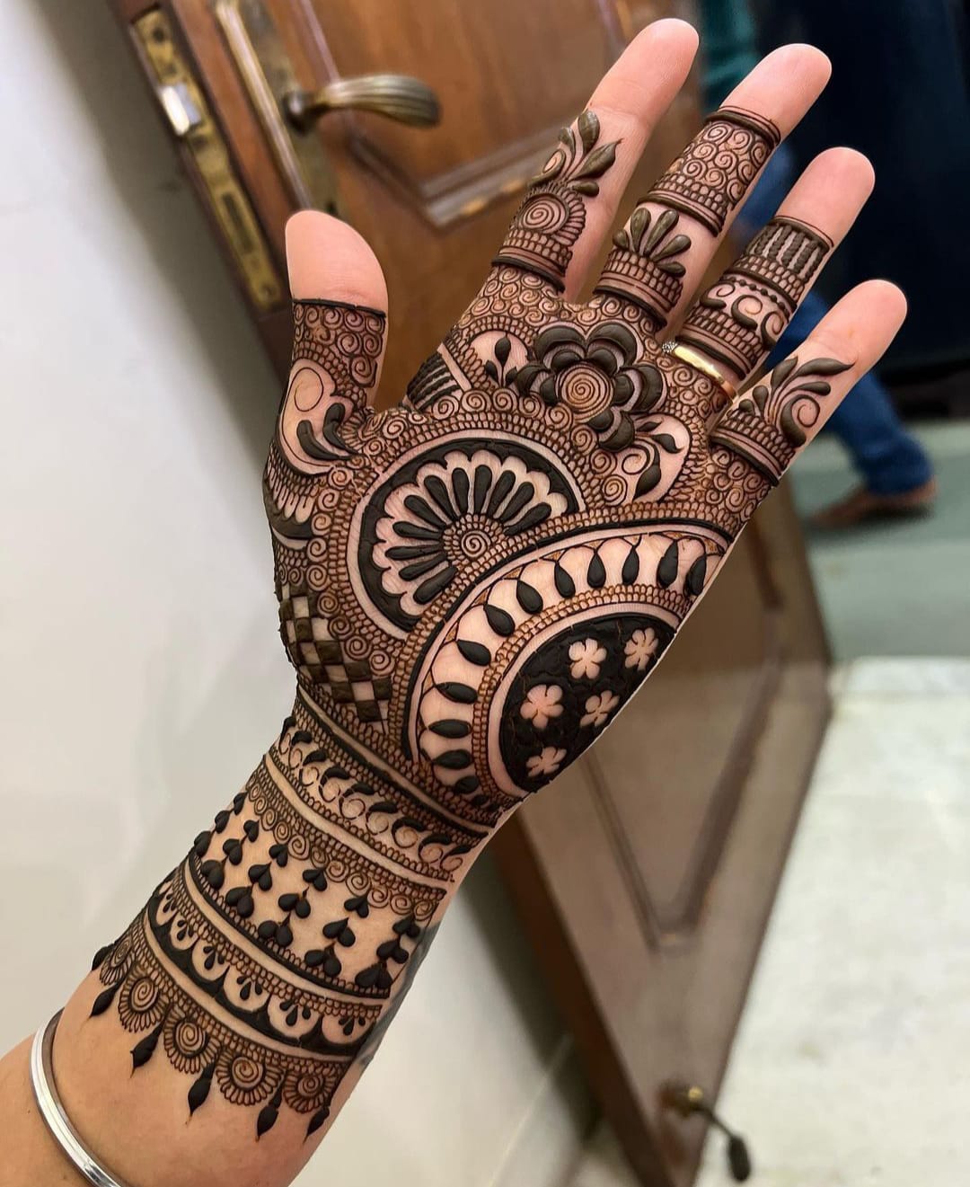 Front hand simple mehndi design The Art of Simple Mehndi Design by