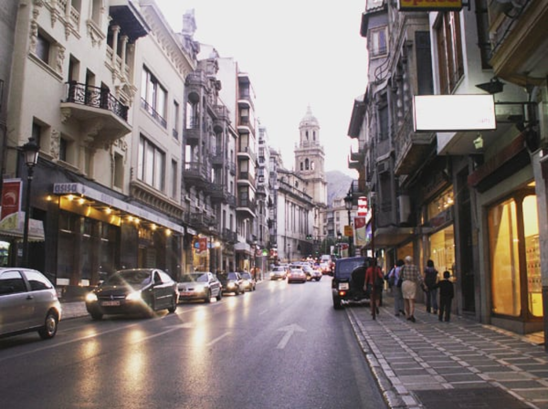 La Calle. La calle bulliciosa y atribulada | by Camila Hidalgo | Medium