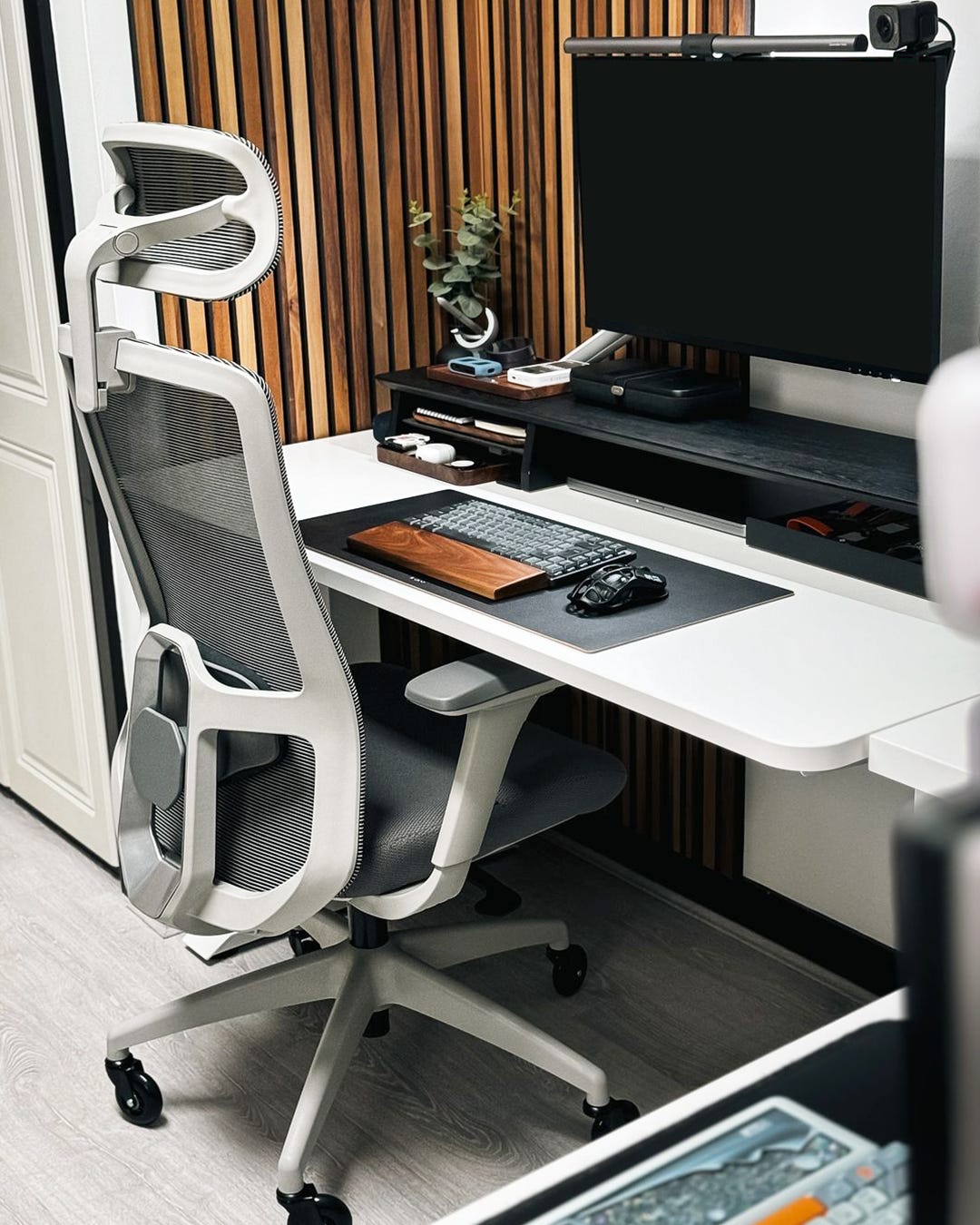 Black Walnut Wood Wrist Rest: Natural Craftsmanship for a Refined Workspace