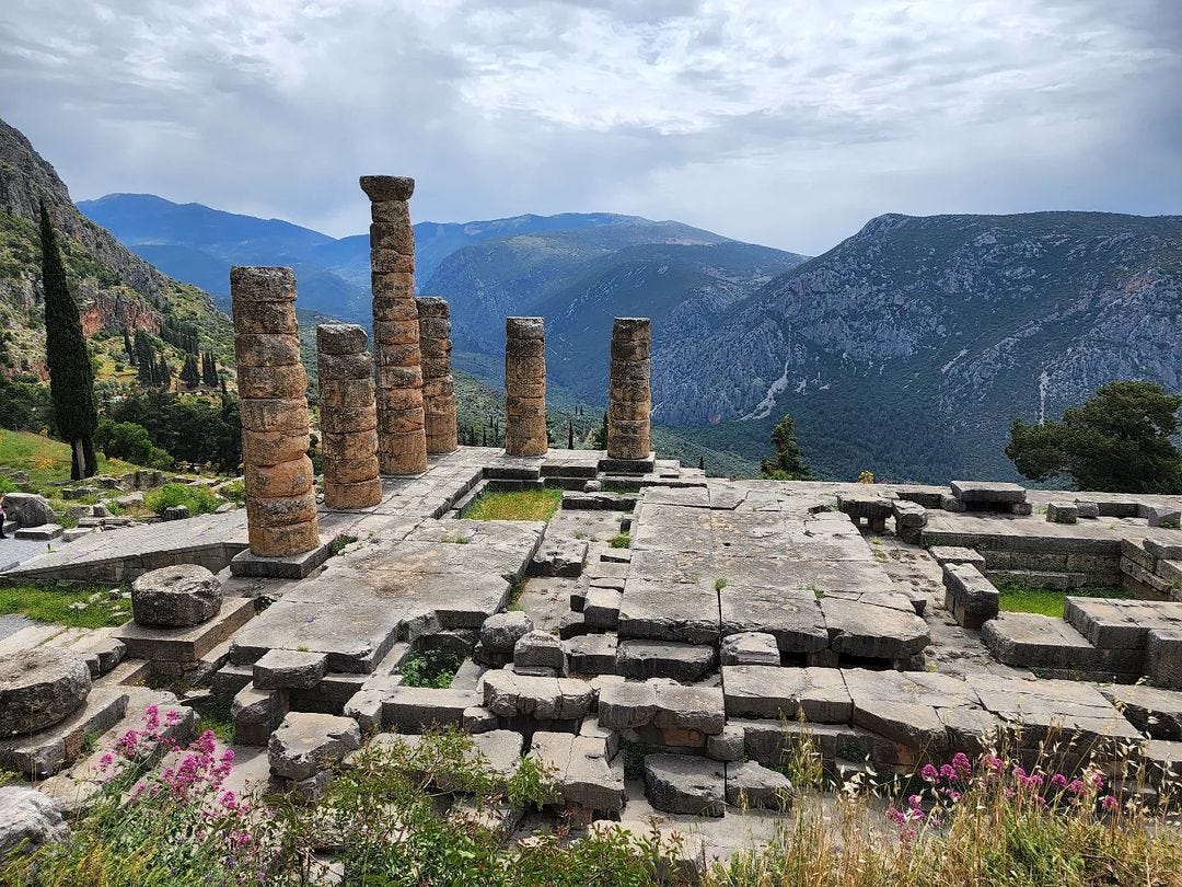 A Guide to the archaeological site of Delphi