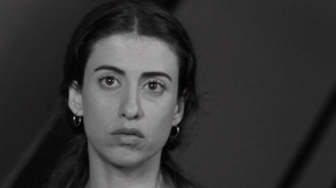“Será que é pintura
O rosto da atriz…”