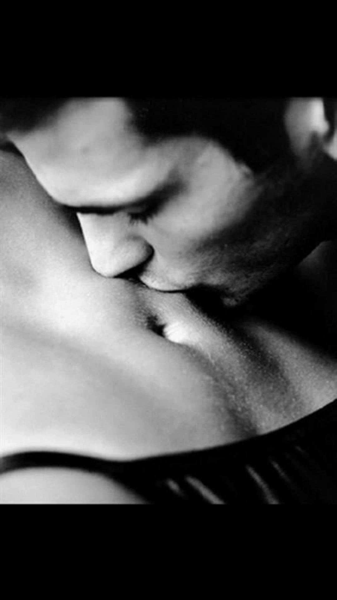 сон парень целует грудь фото 75
