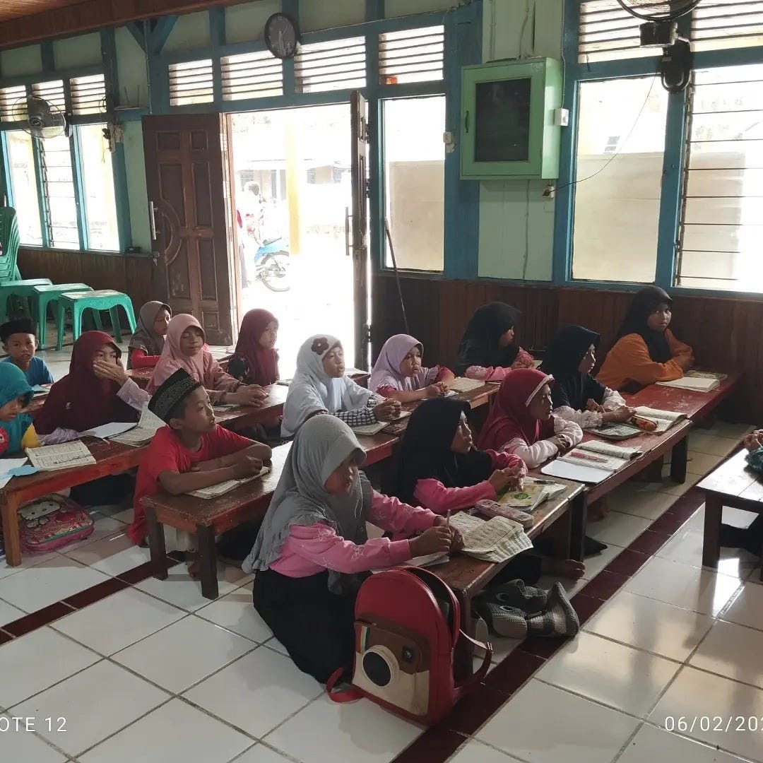 Membekali Generasi Muda Tenjolayar dengan Cahaya Iman dan Akhlak Mulia