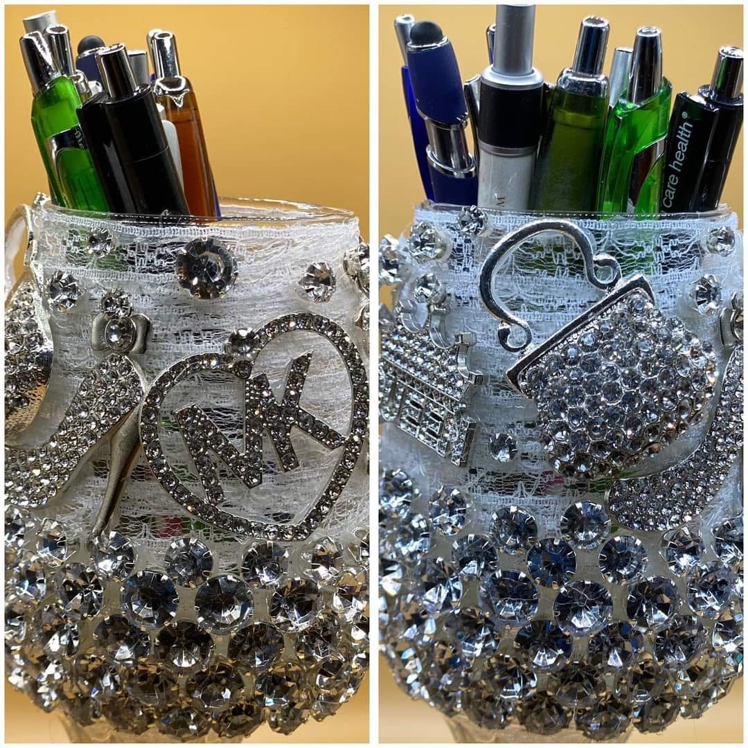 I Love a Fashionable Pen Holder. Hey there, my fellow pen enthusiasts