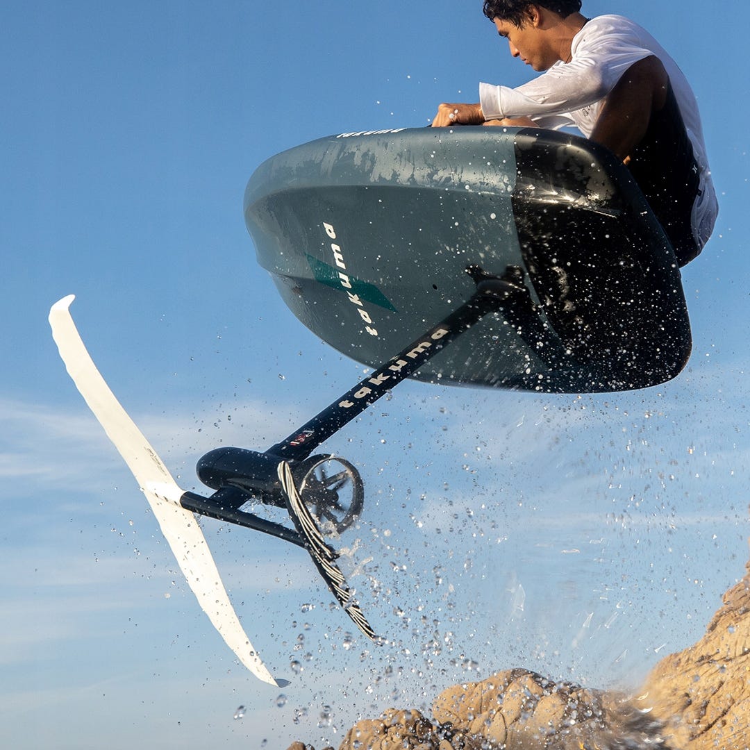 Integracja z adrenaliną? E-surfing, e-foil i wodne igrzyska