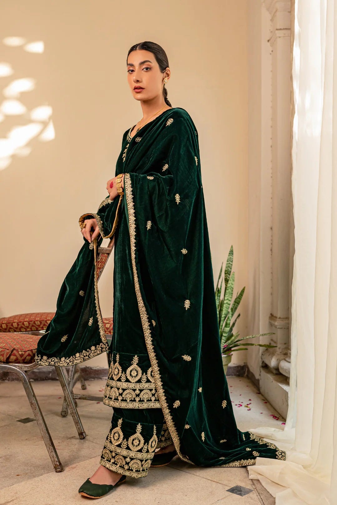 Get Cozy and Fashionable with Mannat's Velvet Shawls | by Mannat Clothing |  Medium