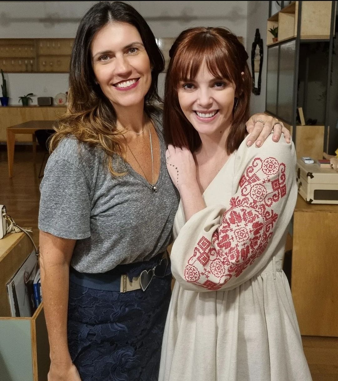 Cintia e Titi Müller em foto divulgada nas redes (Foto: Instagram @cintiaaraium)