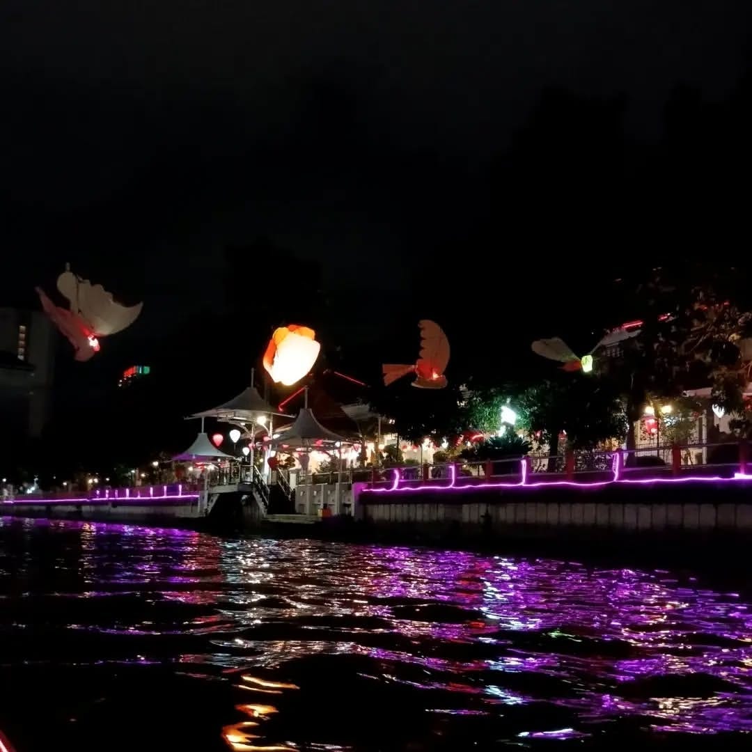 Chill Night Out di Perahu Kalimas, Wajib Coba!