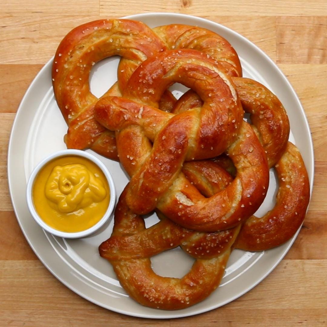 Best Bread Bakery in Dubai Pretzel with Mix Sesame Best Bakery in