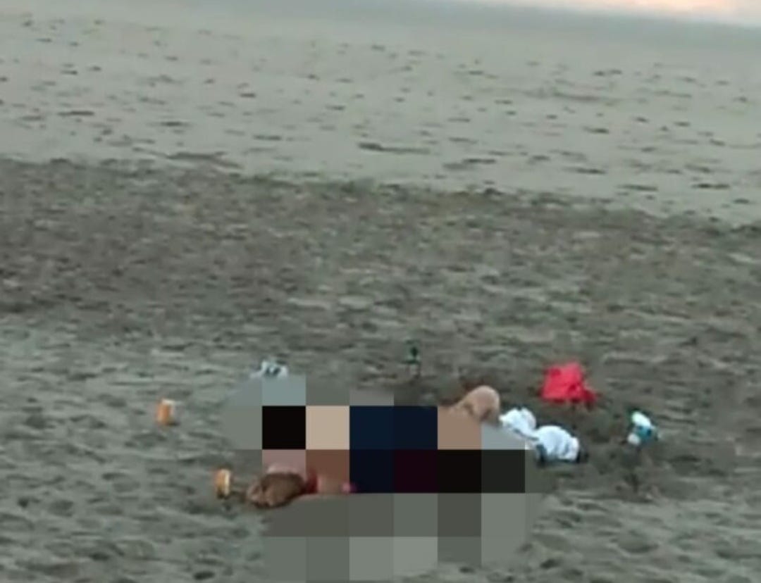 Bule Nekat Mesum di Pinggir Pantai Bali, Tak Peduli Dilihat Orang