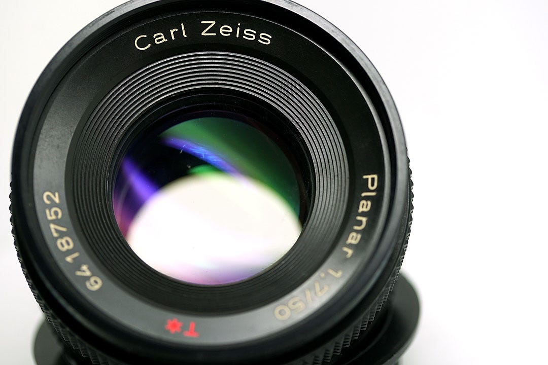 カメラ レンズ(単焦点) 地表最強的標準鏡：Contax Carl Zeiss T* 50mm F1.7 | by 酥餅的網路 
