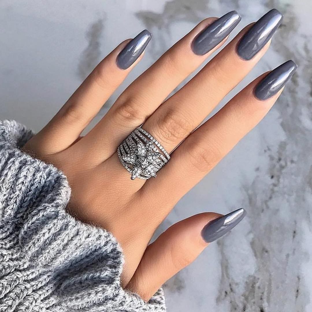 How to Fill in Acrylic Nails. Acrylic nails will have to be filled in