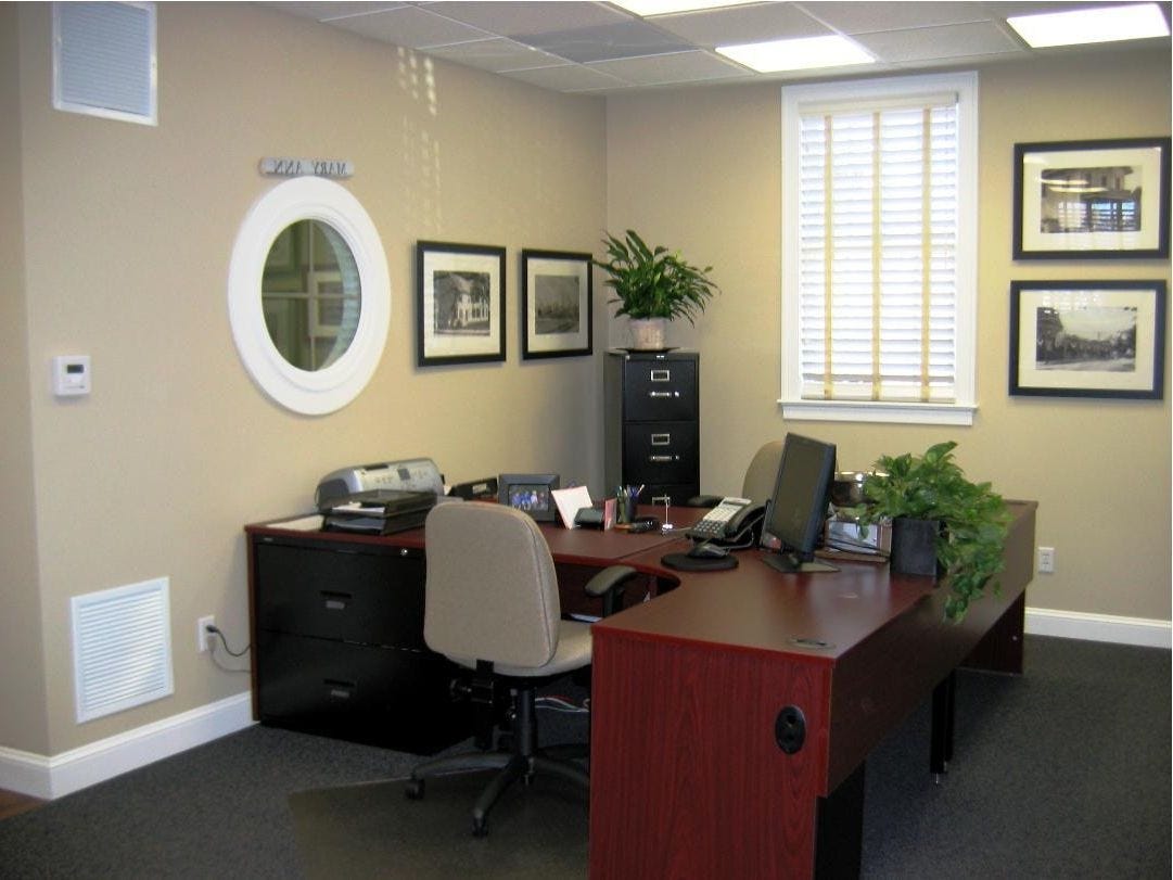 7 Tips on How to Decorate a Corporate Office  Office decor professional,  Work office decor, Corporate office