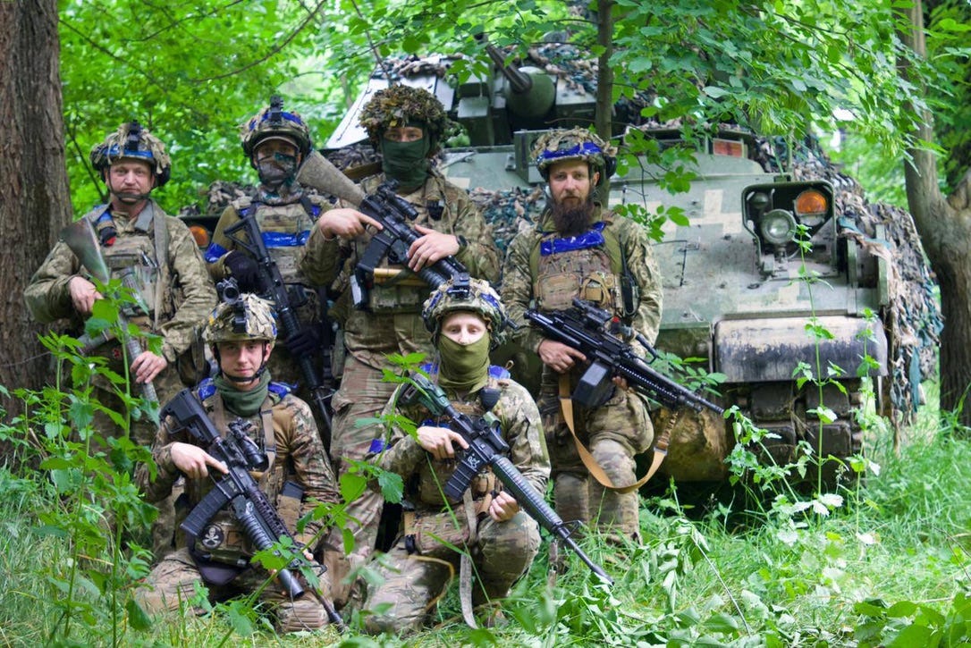 Ukrainian troops near the front