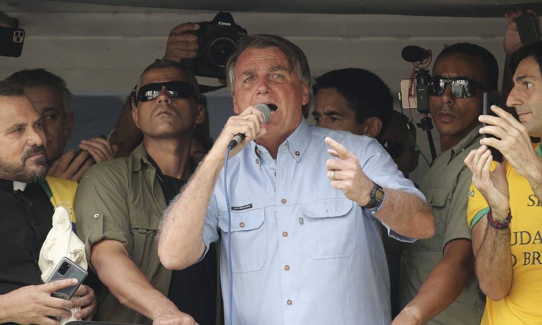 Em 7 de setembro de 2021, durante um comício na Avenida Paulista, Bolsonaro tentou uma ruptura institucional ao sinalizar que não cumpriria mais decisões do ministro Alexandre de Moraes, do Supremo Tribunal Federal. (Paulo Lopes/AFP)