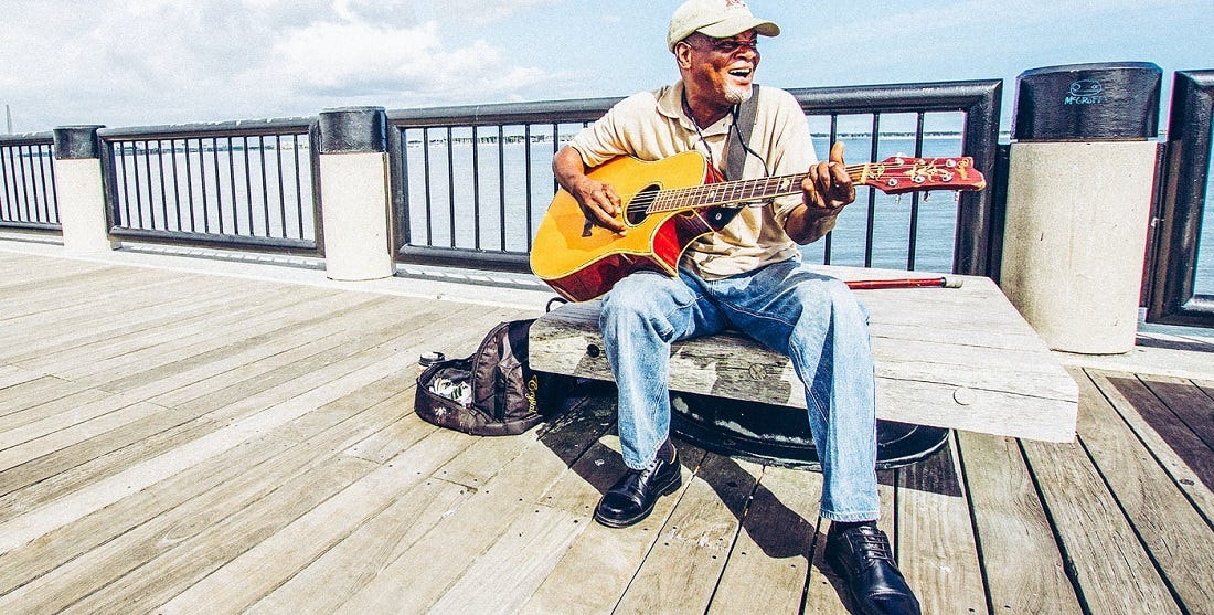 3 Best Guitar Lessons for Seniors and helpful tips by Guitar