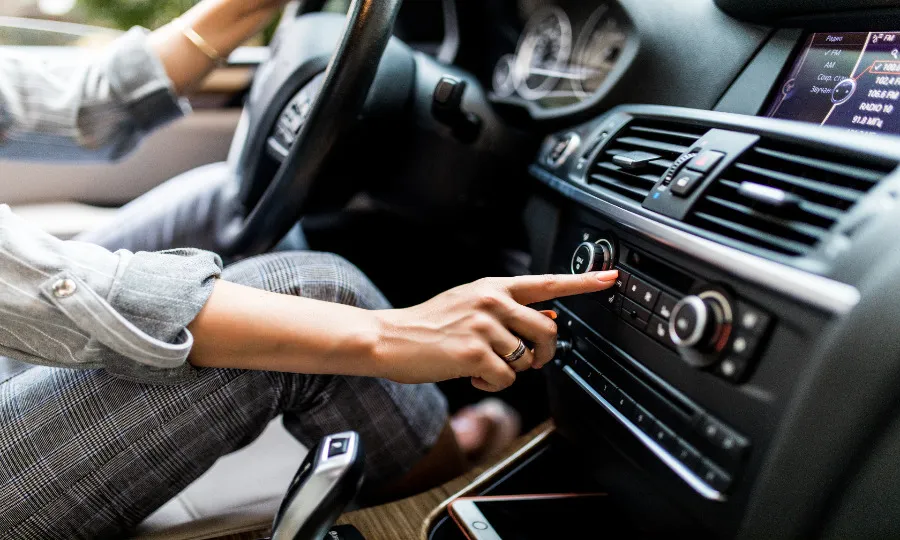The Infotainment System Old Mercedes Tech