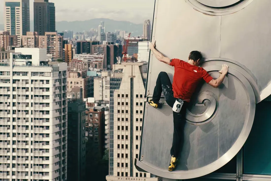 全球矚目！自由攀岩傳奇 Alex Honnold 再次用影像震撼世界