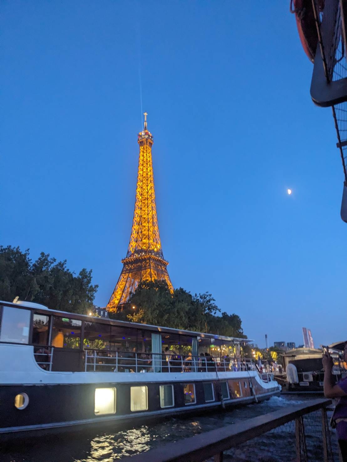 The metro of Paris & Eiffel Tower — Photos by Yvonne