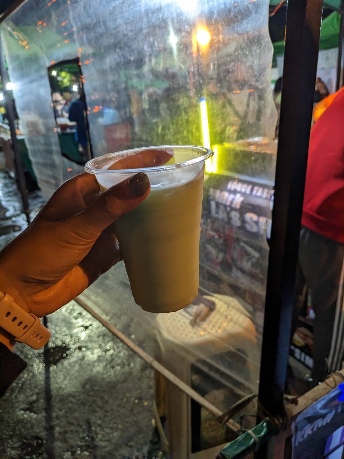THE FOODS IN THE NIGHT MARKET(BY YVONNE)
