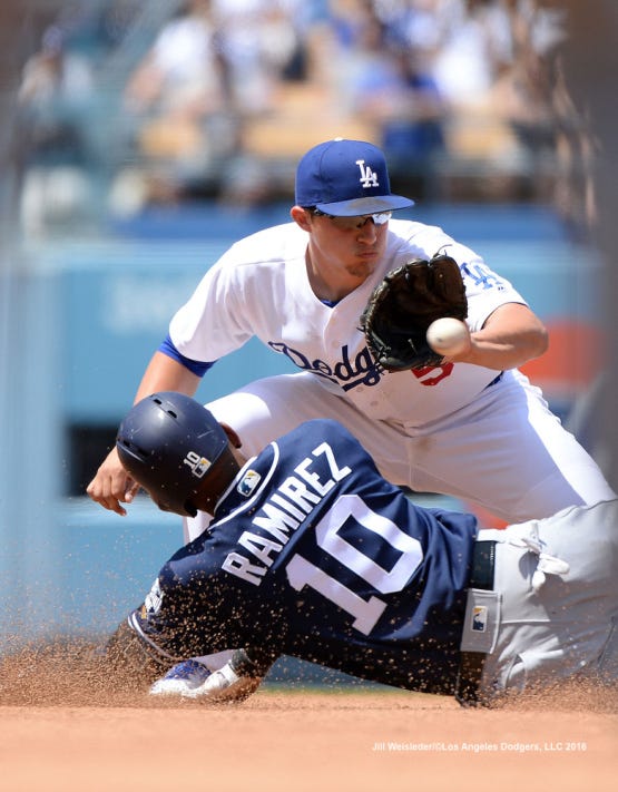 Los Angeles Dodgers - Hey, Kike Hernandez. 󾓯: Jon SooHoo