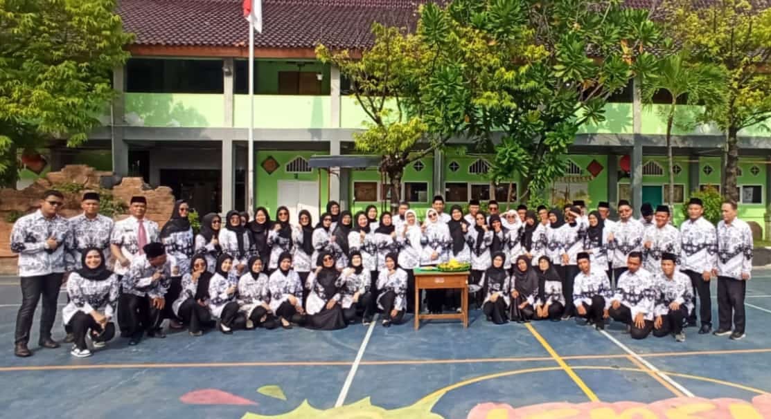 Puncak acara P5 SMPN 5 Kota Cirebon yang bertemakan “Bangun Jiwa Raga” bertepatan dengan HUT PGRI…