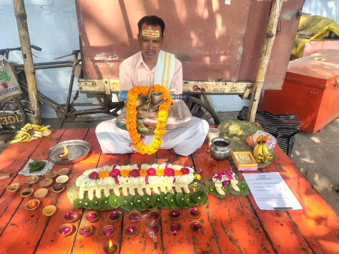 Brahmin Performing Pind Daan in Varanasi