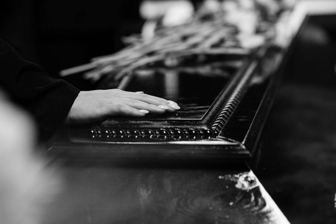 How Families Are Preserving Memories Through Online Memorials and Funeral Slideshow Videos