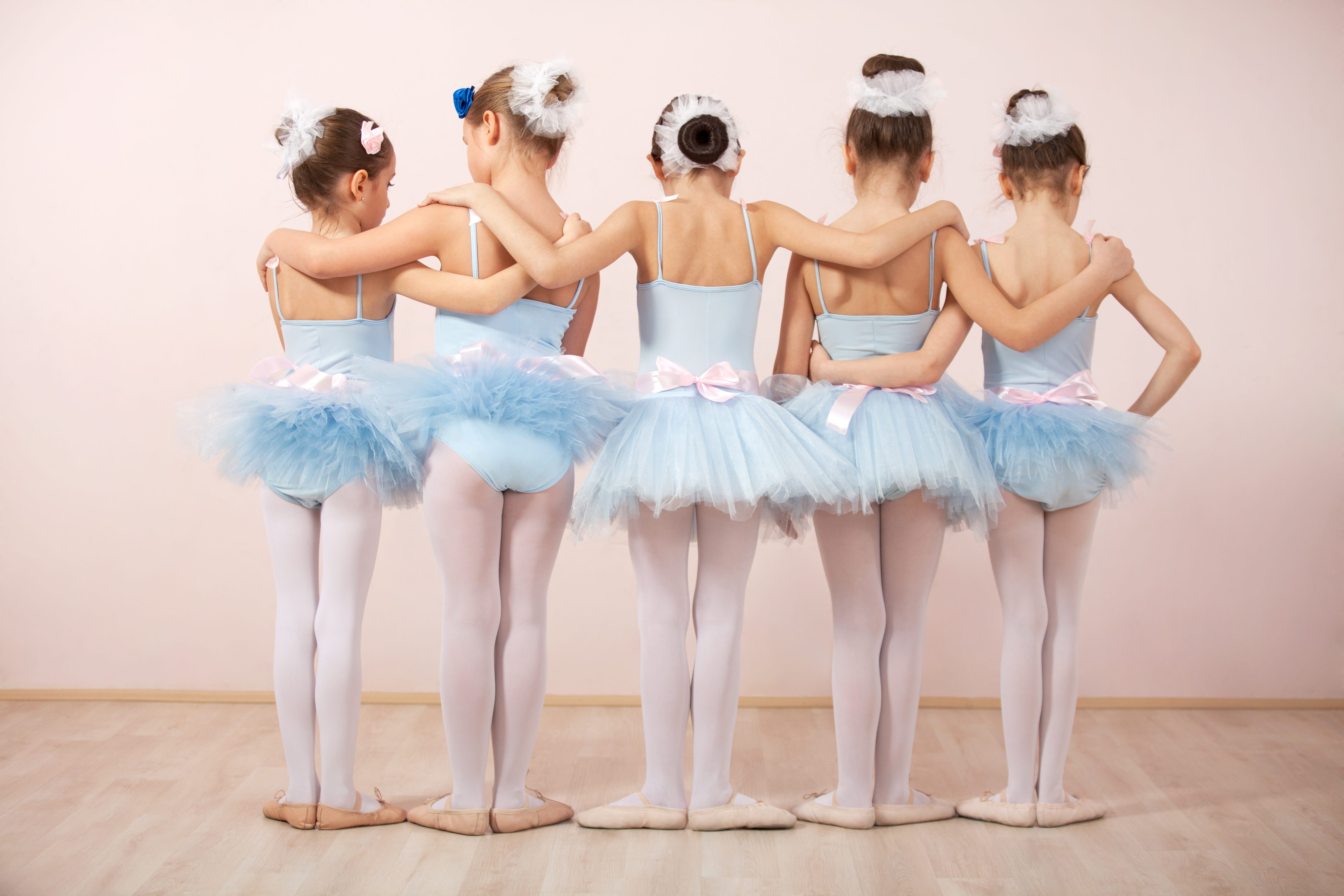 Про балетную школу. Классическая хореография для детей. Классический танец дети. Занятия в балетной школе. Маленькая балерина.