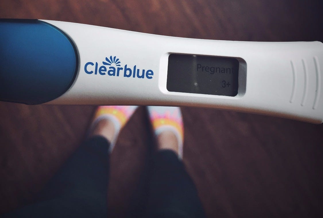 Электронный тест на беременность результаты. Clearblue 3+. Тест на беременность. Электронный тест на беременность. Положительный тест на беременность электронный.