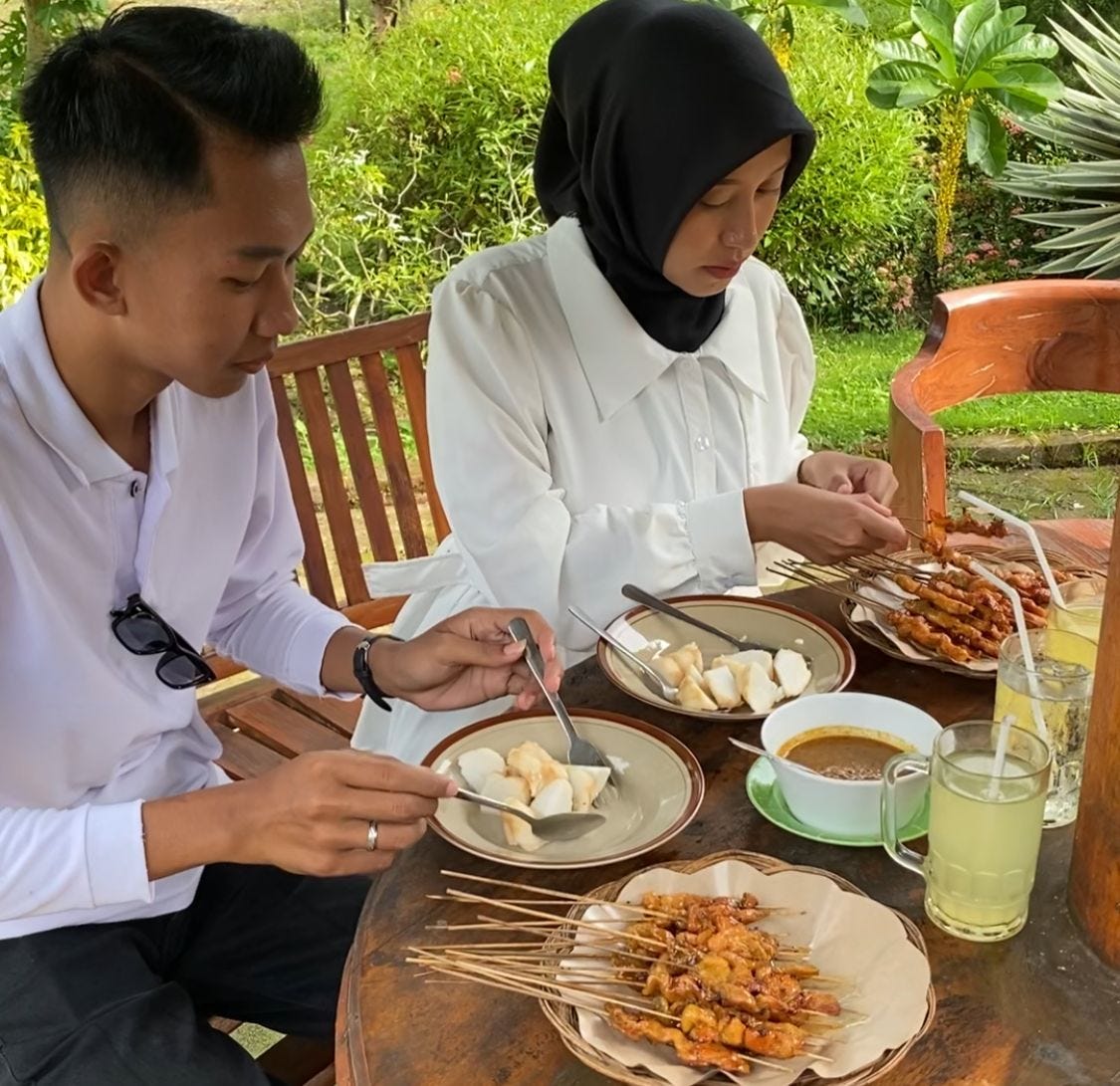 Mencicipi Kelezatan Sate Ambal Haji Tino : Kuliner Legendaris dari Kebumen