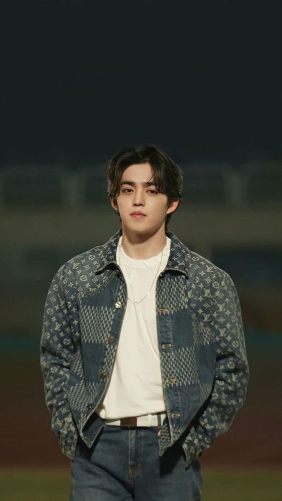 Seungcheol’s look in Basque
