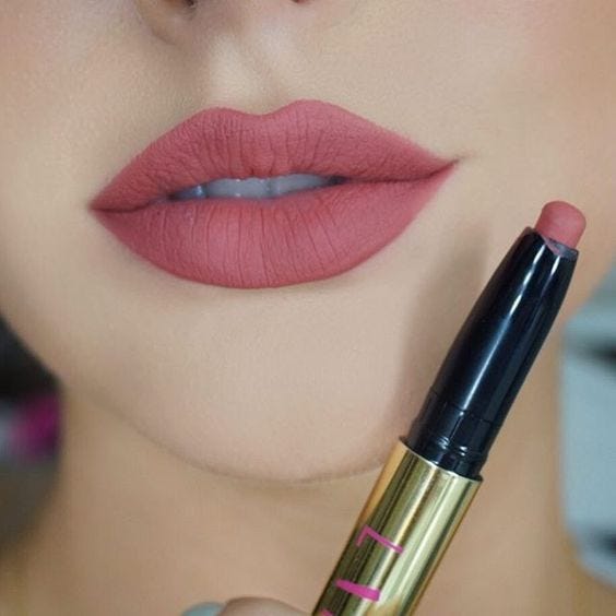 5 Lipstick Colors That Make Thick Lips More Sexy