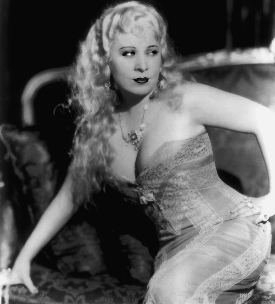 Mae West — The Titillating Life of The Sexual Gangster of Hollywood Short History photo picture