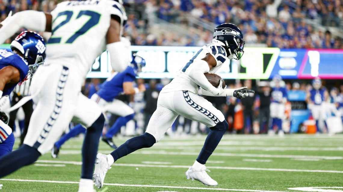 Seahawks score 2 points with crazy game-tying play on MNF